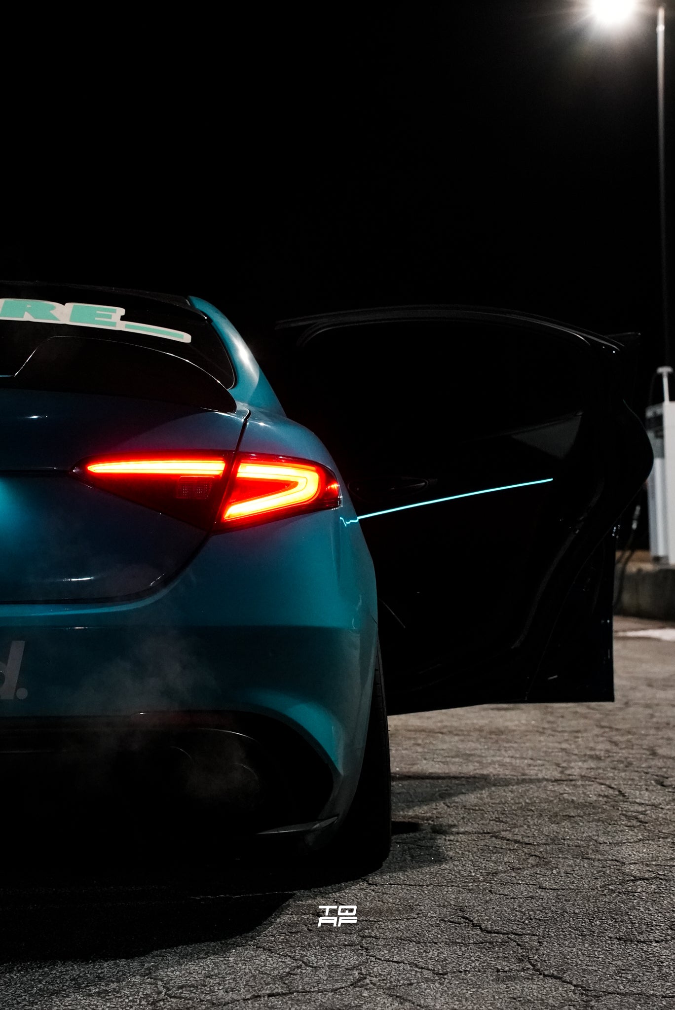 Alfa Romeo Giulia Ambient Lighting Kit – Factory-Style RGB Interior (Plug & Play / Wire & Play)